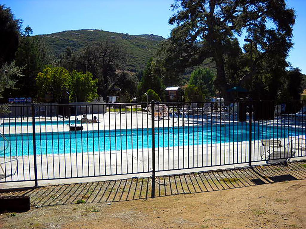 Oakzanita Springs Camping Resort Cabin 1 Descanso Buitenkant foto